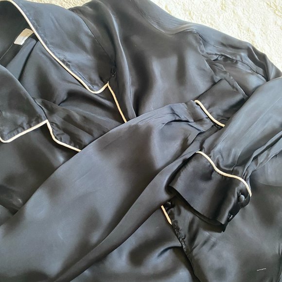 Black Aritzia Wrap Top with White Piping - Picture 8 of 9